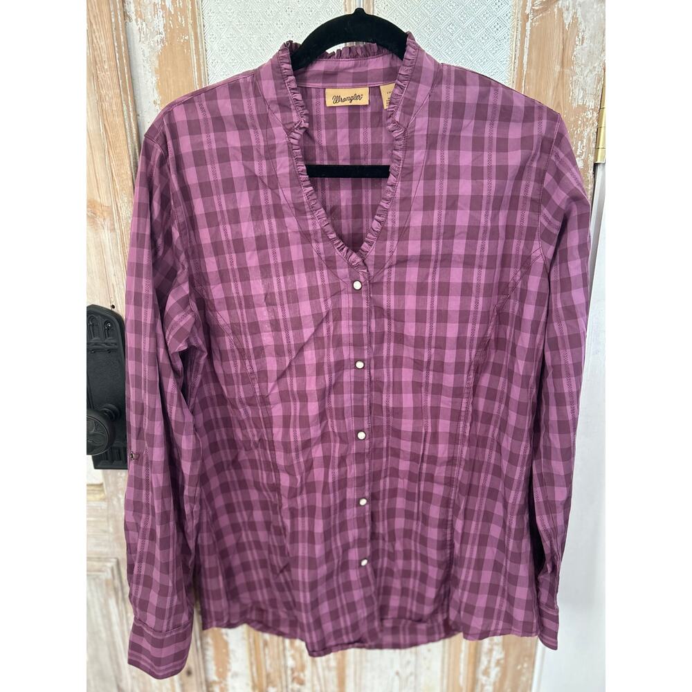 Women Wrangler Purple Plaid Western Shirt, Size M